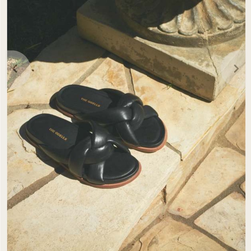 The Odell’s Puffy Slide. Black. Size 40. Leather.